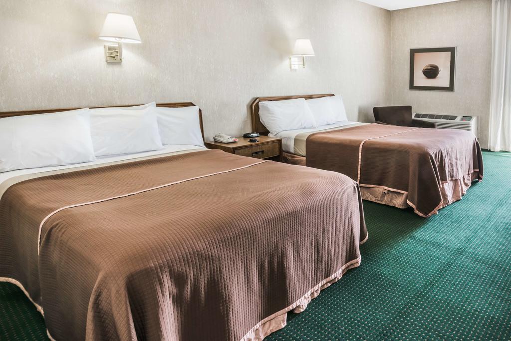 Howard Johnson By Wyndham Milford/New Haven Bagian luar foto