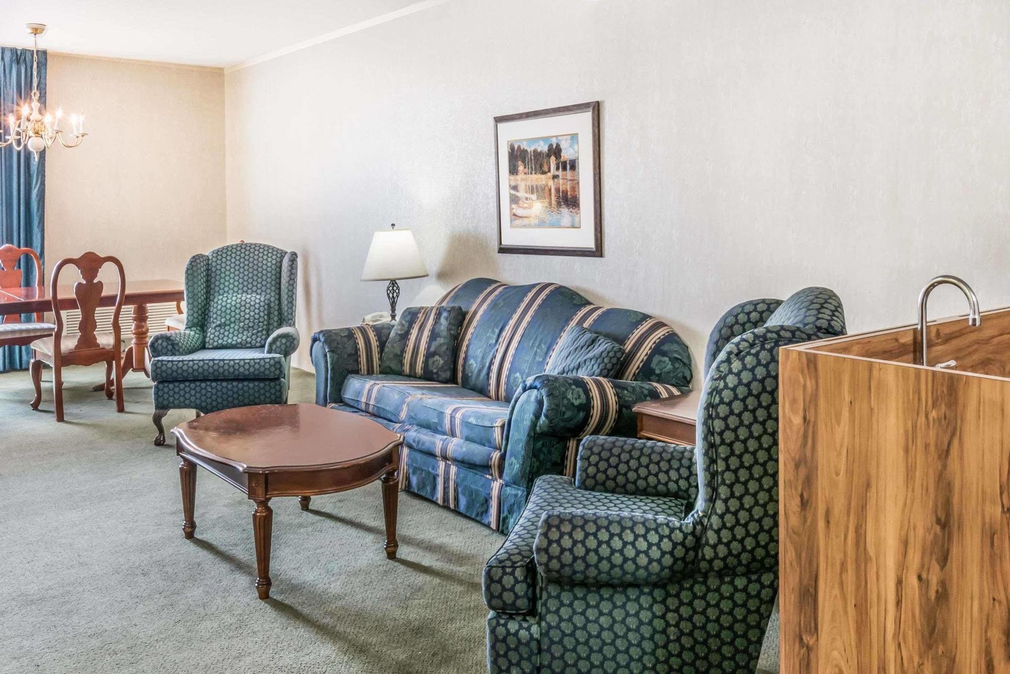 Howard Johnson By Wyndham Milford/New Haven Bagian luar foto