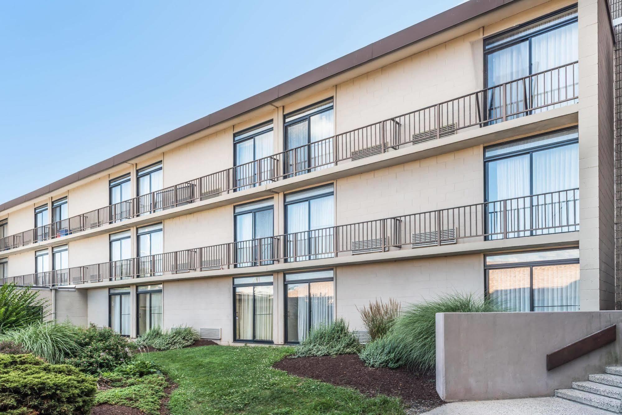 Howard Johnson By Wyndham Milford/New Haven Bagian luar foto